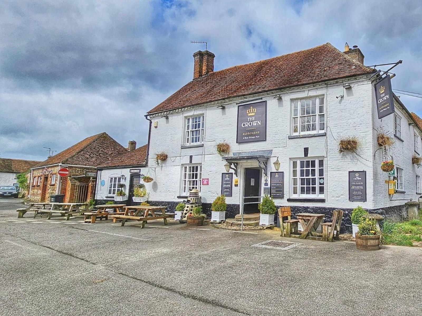 Hotel The Crown Aldbourne Exteriér fotografie