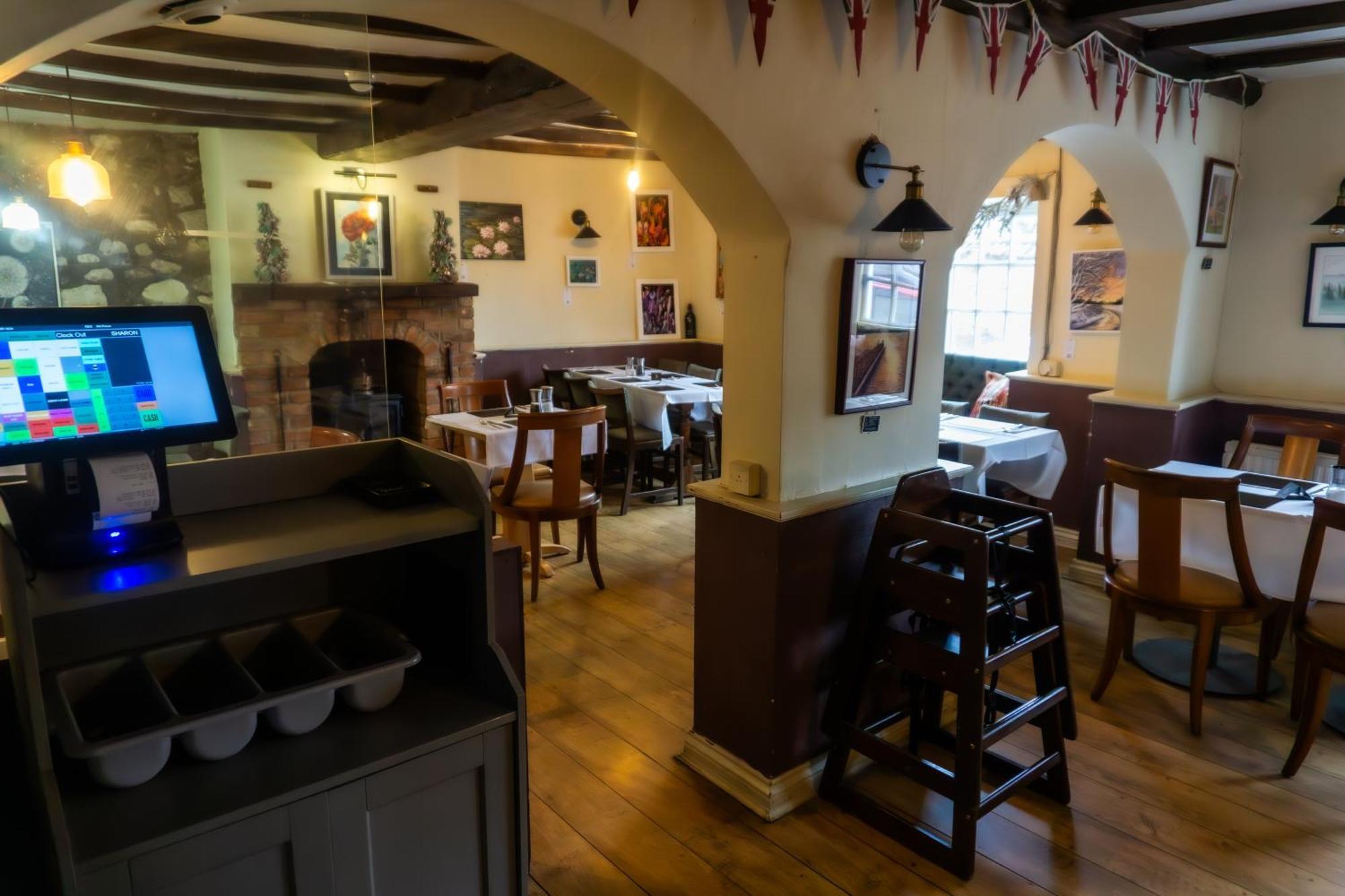 Hotel The Crown Aldbourne Exteriér fotografie