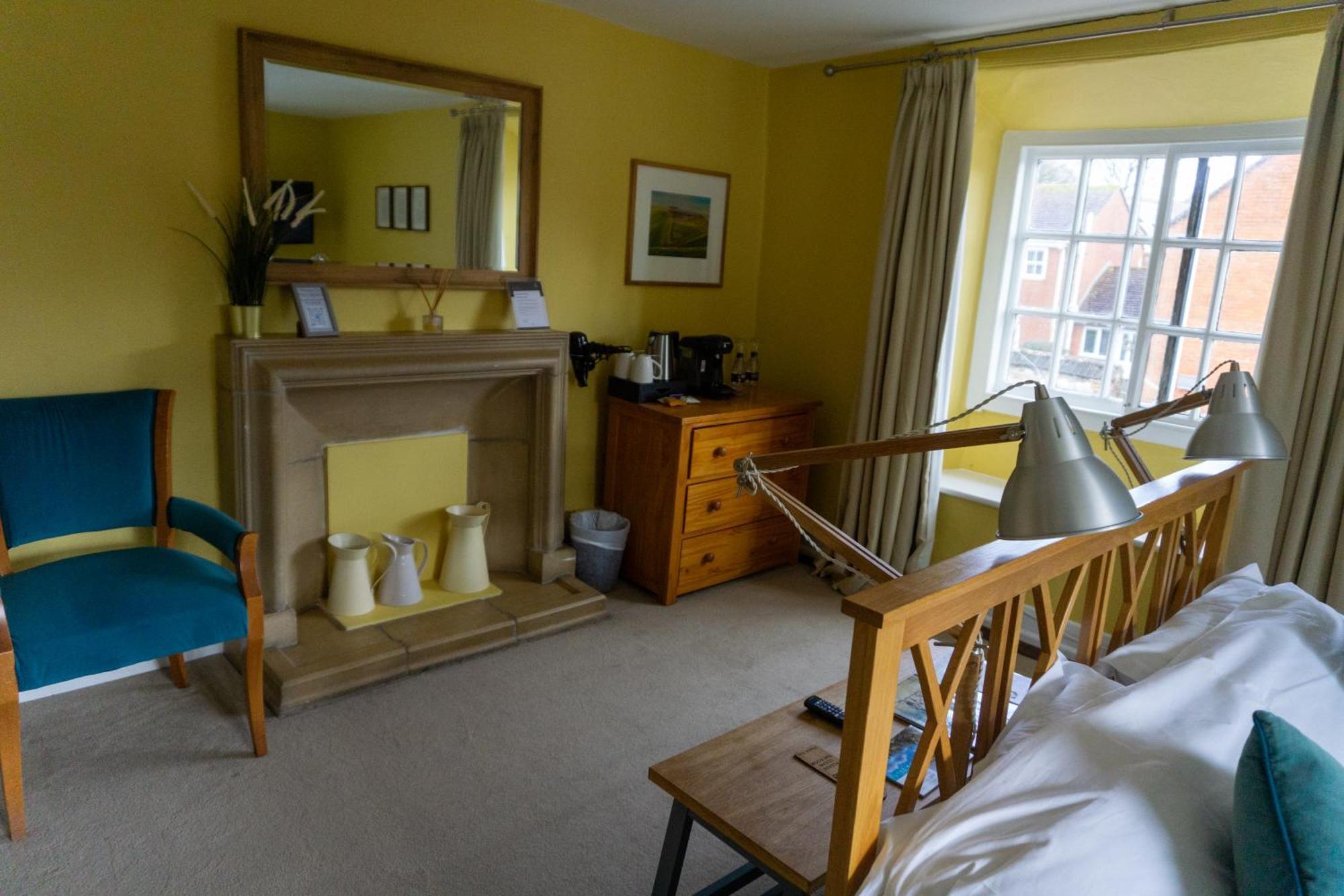 Hotel The Crown Aldbourne Exteriér fotografie
