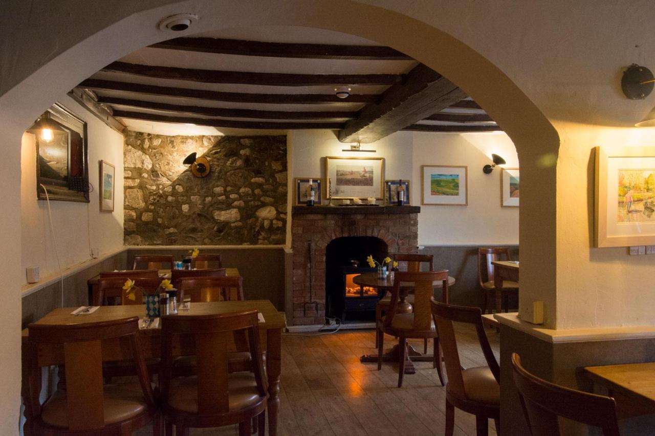 Hotel The Crown Aldbourne Exteriér fotografie